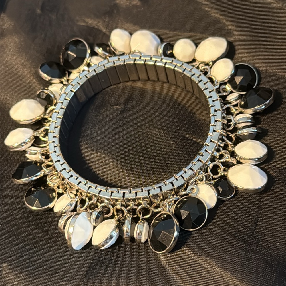 Vintage black and white faceted bead silver stretch bracelet EUC
